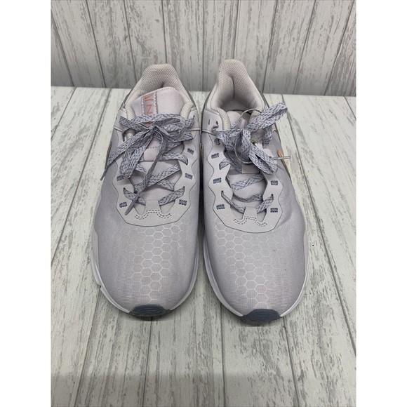 Womens Size 7.5 Nike Legend Essential 2 EUC - Picture 2 of 6